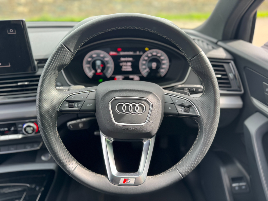 2024 Audi Q5 2L Petrol Plug-in Hybrid For Sale Images