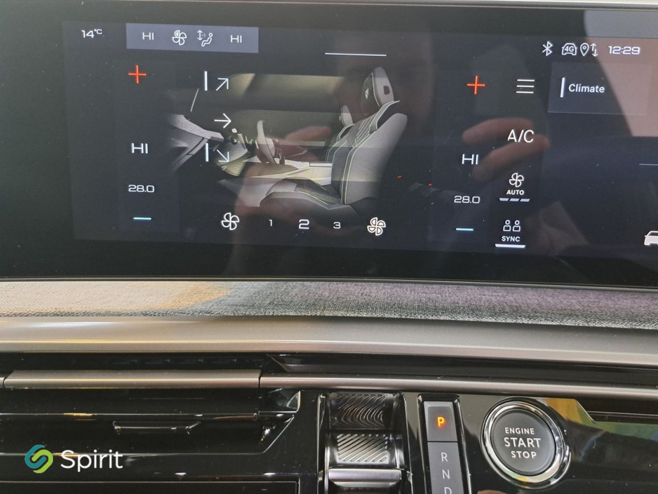 Peugeot 3008 1.2 Allure MHEV 136HP*Call Andrew 0862617858* — thumbnail 24