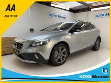 Volvo V40 2.0 D4 CROSS COUNTRY SE LUXURY DIESEL 190 BHP AUTOMATIC // FULL LEATHER ELECTRIC SEATS // REVERSING CAMERA // CRUISE CONTROL // LANE ASSIST // FULL HARMAN KARDON SURROUND SOUND SYSTEM // TOP SPEC