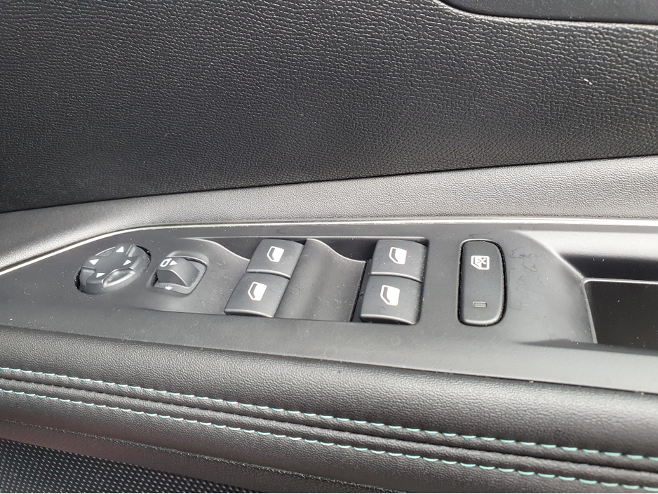 2022 Peugeot 3008 1.6L Petrol Plug-in Hybrid For Sale Images