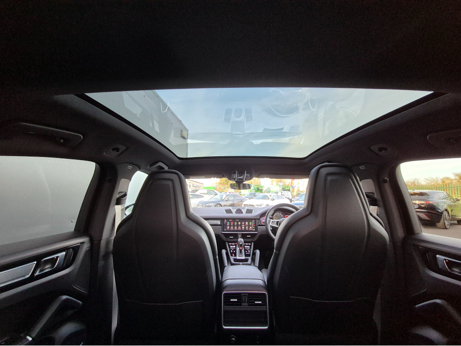 2023 Porsche Cayenne 3.0L Petrol Plug-in Hybrid For Sale Images