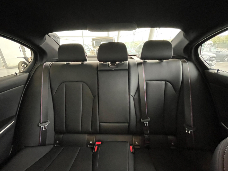 2025 BMW 3 Series 2L Petrol Plug-in Hybrid For Sale Images