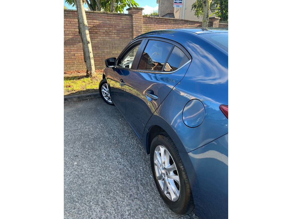 Mazda Mazda3 2.2 D 150PS EXECUTIVE SE 4DR — thumbnail 2