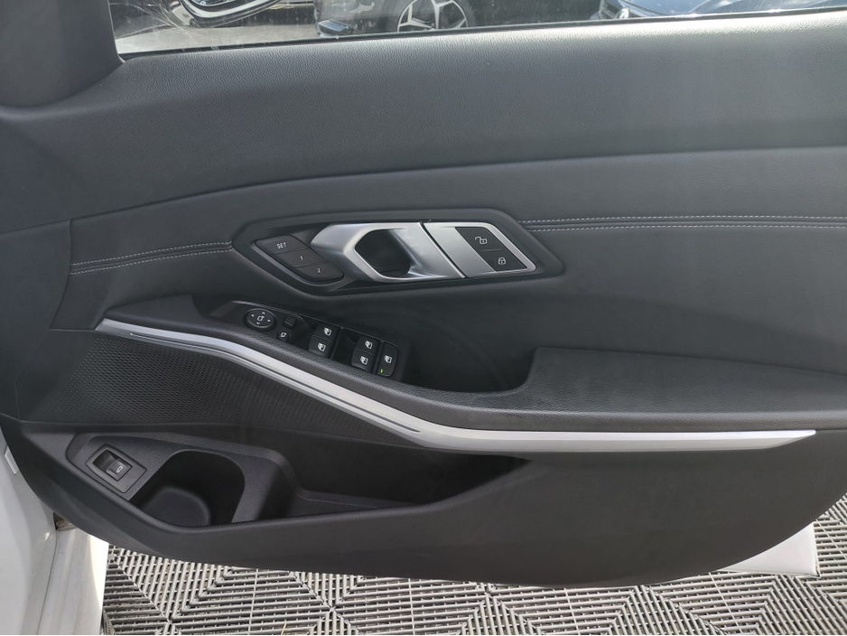 BMW 3 Series BMW 320D M-SPORT, TOURING AUTO, FULLY LOADED WITH SPEC — thumbnail 11
