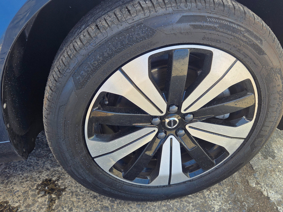 2023 Volvo XC60 2L Petrol Plug-in Hybrid For Sale Images