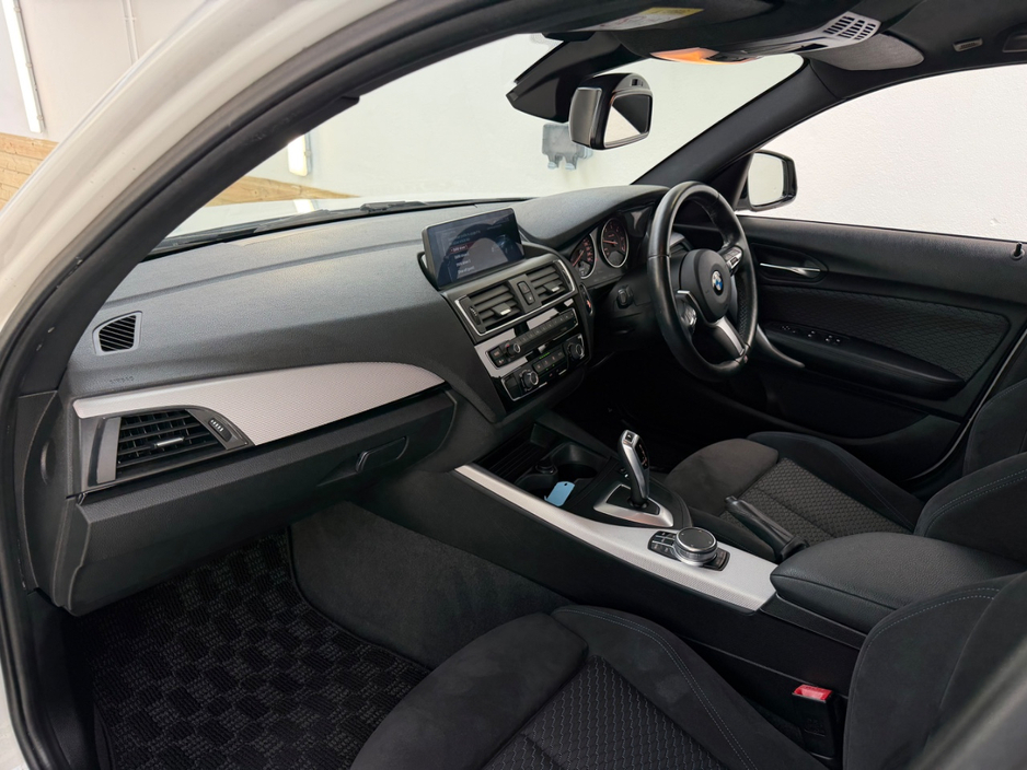 BMW 1 Series 118D 2.0 DIESEL M-SPORT PRO PLUS M-PERFORMANCE AUTOMATIC // M3 CS ALLOY PACKAGE INCLUDED // ALPINE WHITE METALLIC // LED MATRIX LIGHTING // LANE DEPARTURE ASSIST // PRO MEDIA PACK // CRUISE CONTROL — thumbnail 21