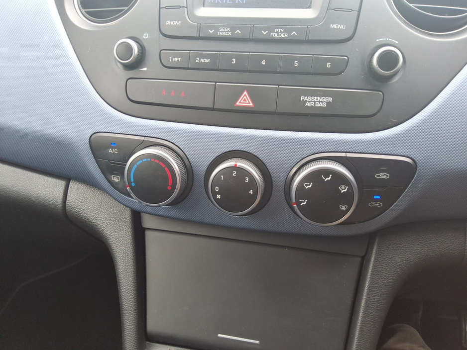 Hyundai i10 DELUXE - Only 54,000 Km - 1 Owner From New - — thumbnail 11