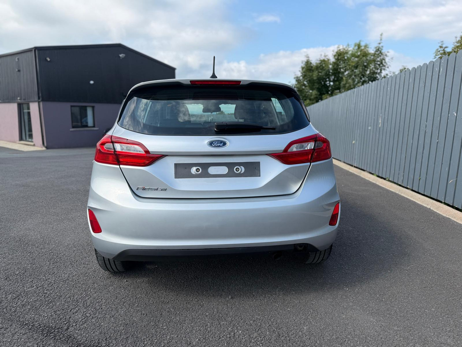 Ford Fiesta 1.1 ZETEC 85PS 5DR — thumbnail 5