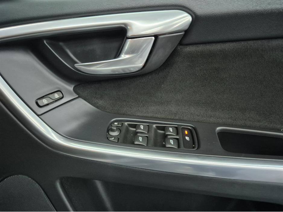 2017 Volvo XC60 2.0L Diesel For Sale Images
