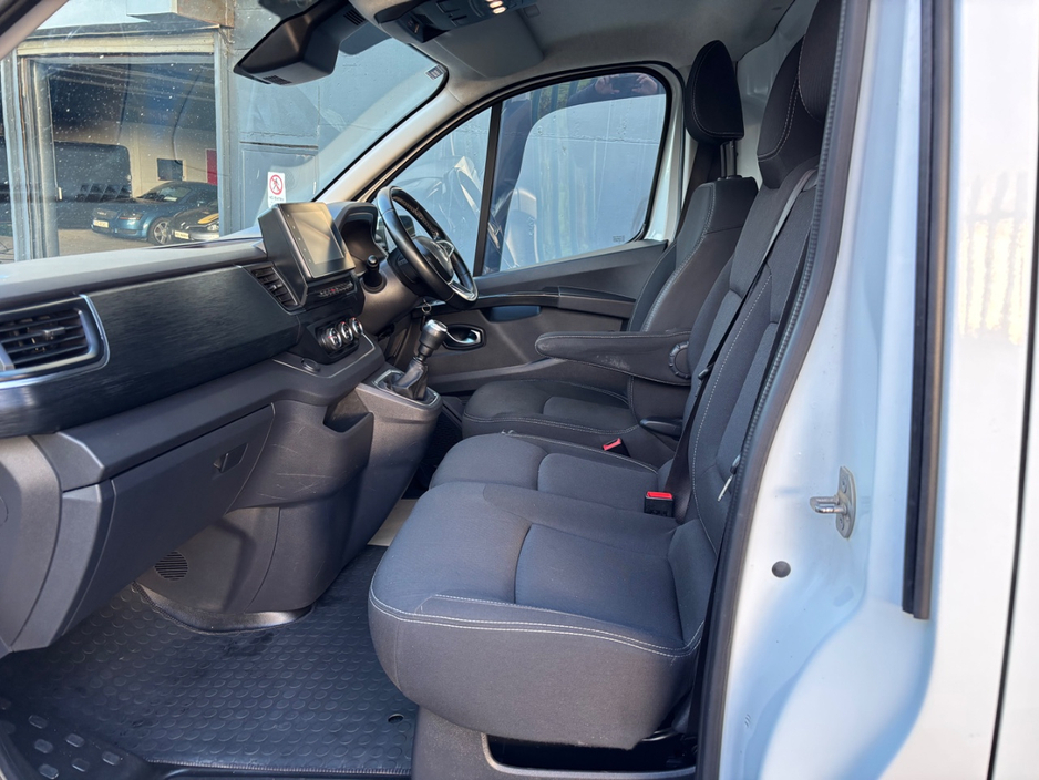 2022 Renault Trafic 2L Diesel For Sale Images