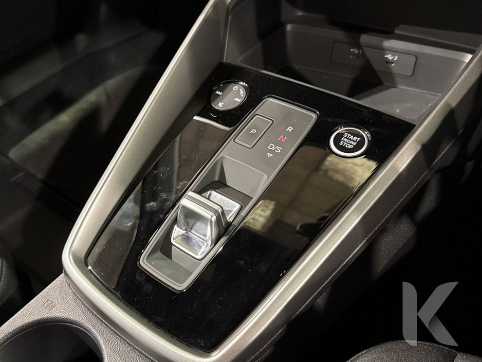Audi A3 1.0 TFSI AUTOMATIC - FACTORY ALLOYS - CRUISE CONTROL - LED HEADLIGHTS - REAR CAMERA — thumbnail 14