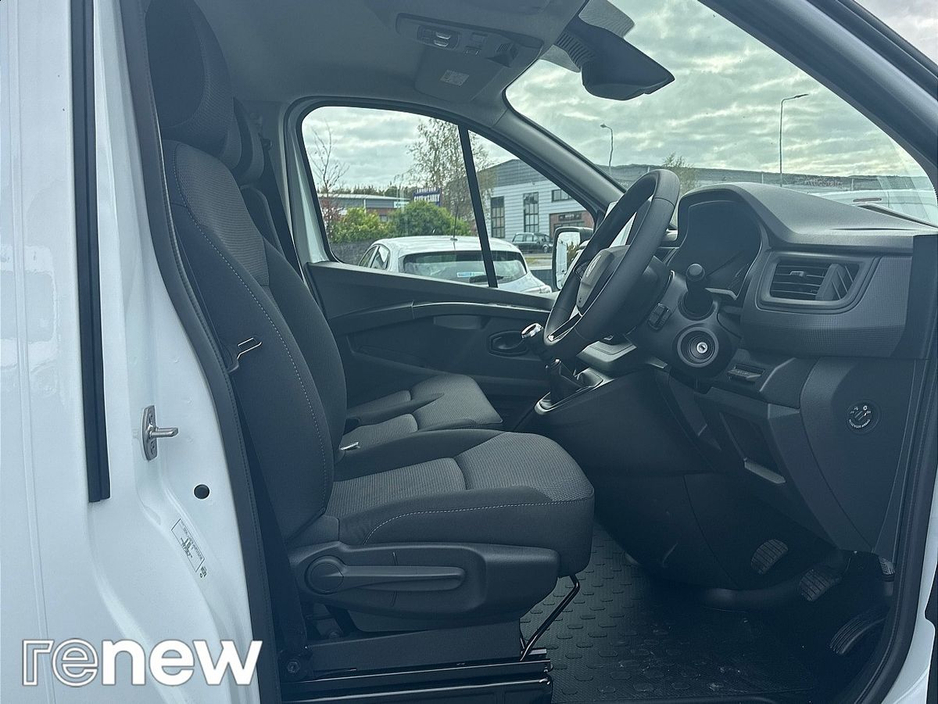 2026 Renault Trafic 2L Diesel For Sale Images