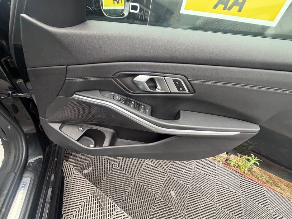 BMW 3 Series M SPORT AUTO — thumbnail 26