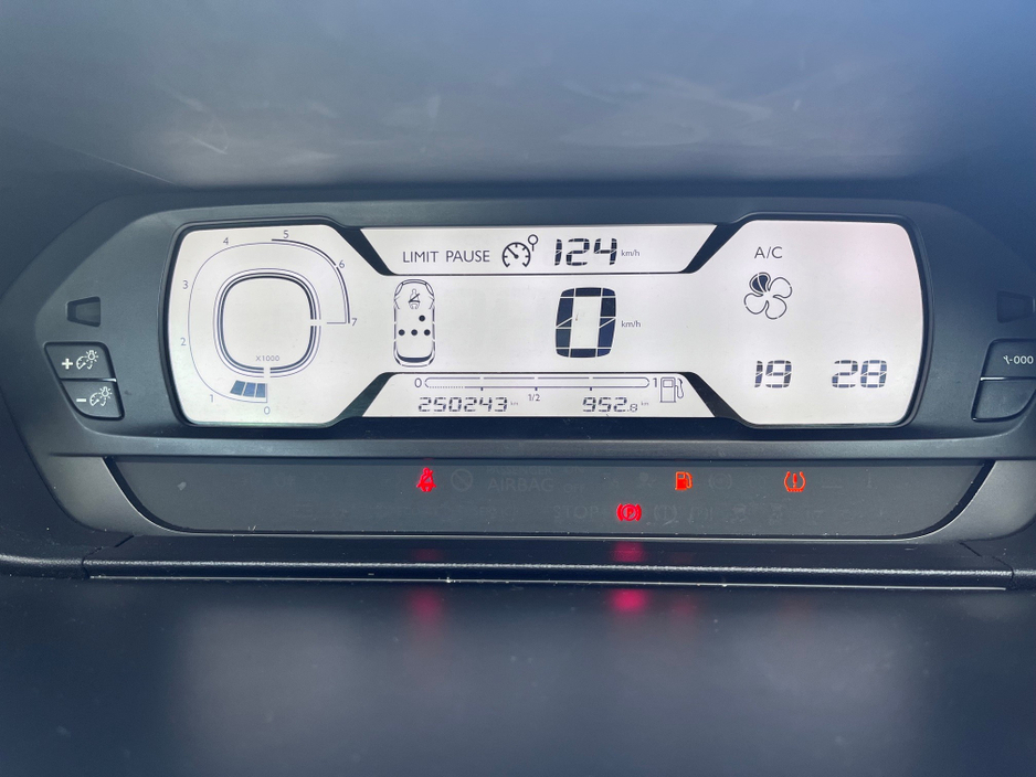 2014 Citroen C4 Picasso 1.6L Diesel For Sale Images