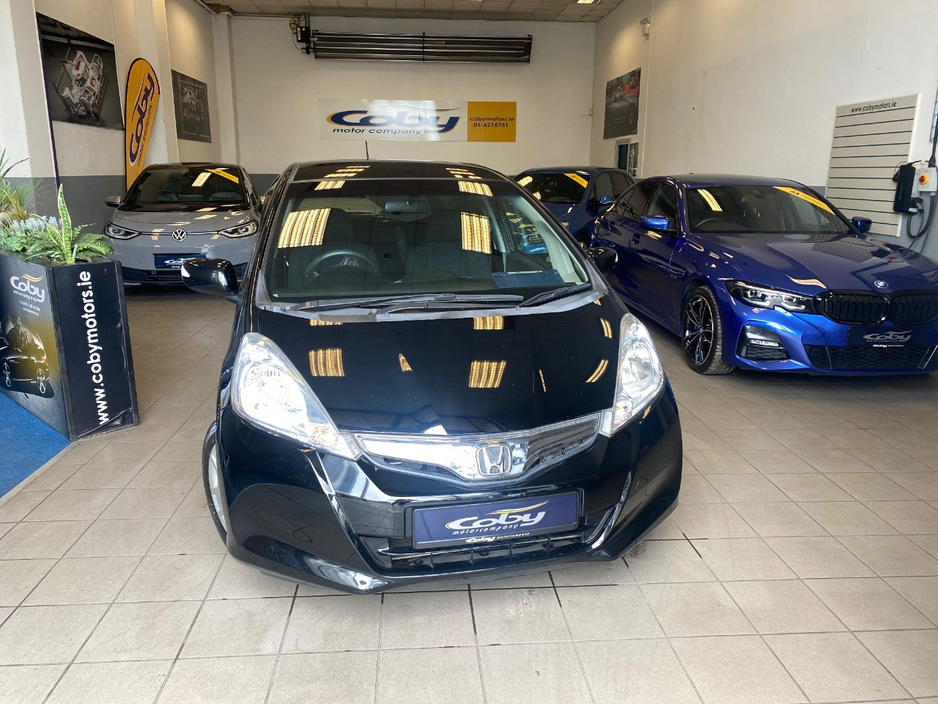 Honda Fit 1.3 HYBRID 5DR AUTO. Immaculate Car with only 108km, 2 Keys, NCT done before collection, Irish Radio with Bluetooth and Media, Climate Control, Cruise Control, Full Electrics and much more. — thumbnail 2