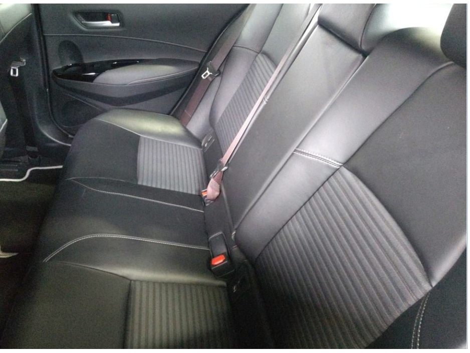 Toyota Corolla 1.8 Petrol Hybrid Auto Saloon — thumbnail 5