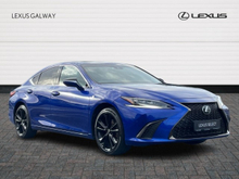 Lexus ES 300 H F SPORT Lexus Link // Heated Mirrors // Power Folding Mirrors // Apple Carplay // Android Auto // Dual Zone Climate Control