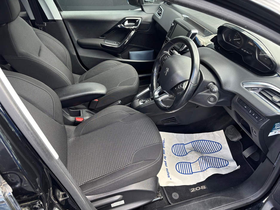 Peugeot 208 Peugeot 208, 1.2 petrol, auto, alloys, — thumbnail 5