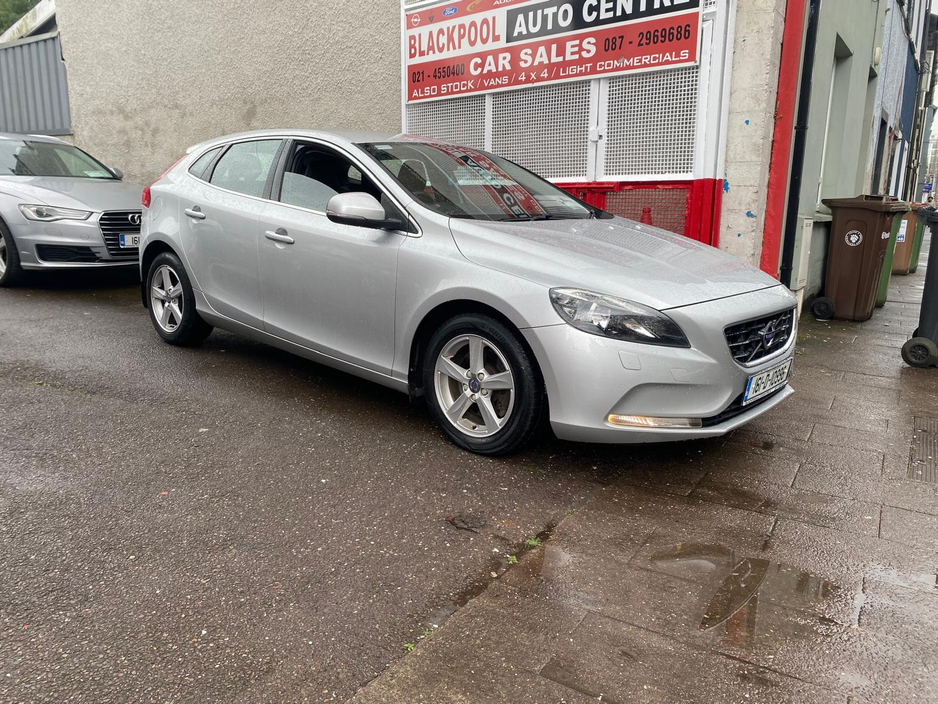 2016 Volvo V40 2L Diesel For Sale Images