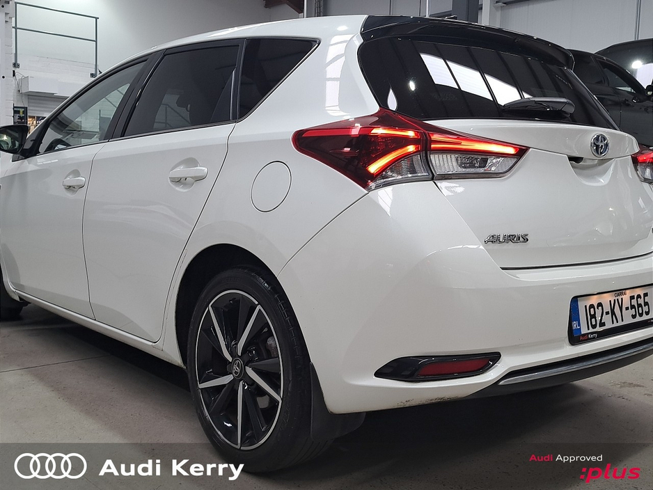 Toyota Auris HYBRID LUNA SPORT 4DR AUTO — thumbnail 27