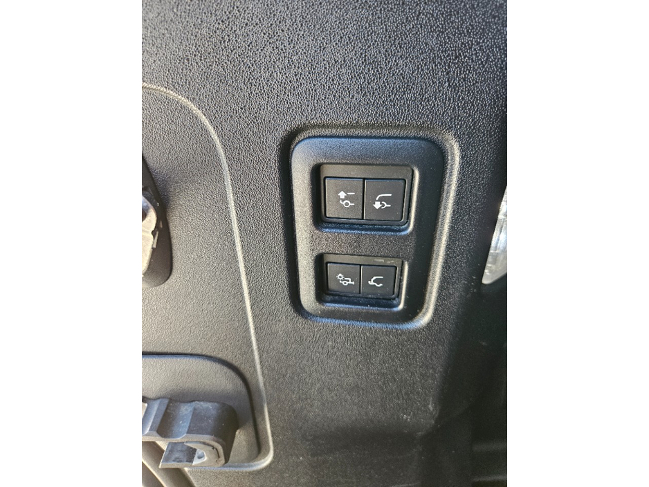 2022 Land Rover Defender 3L Petrol Hybrid For Sale Images