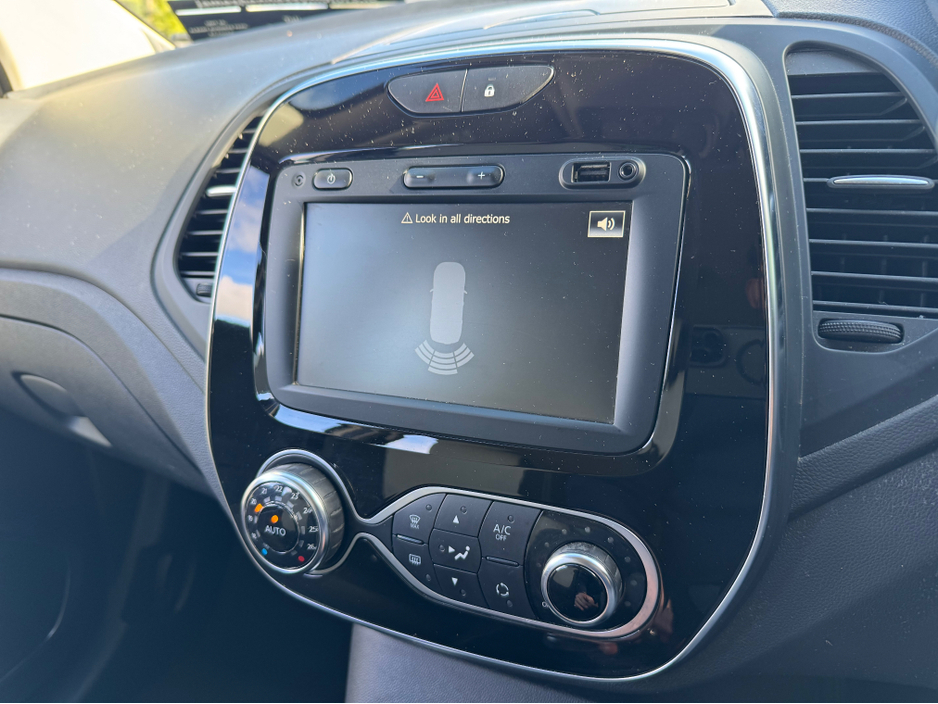 Renault Captur TCE ICONIC 90PS 5DR — thumbnail 9