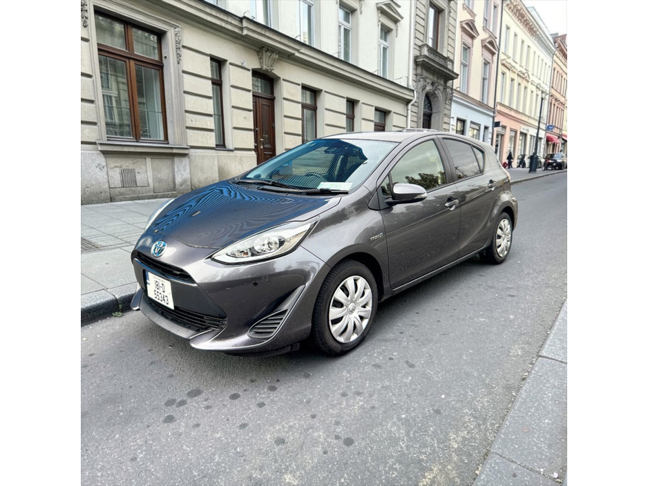 2018 Toyota Aqua 1.5L Petrol Hybrid For Sale Images