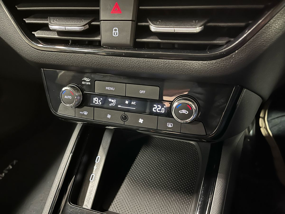 Skoda Kamiq Selection 1.0TSI 115HP - Parking Sensors - Climate Control - Cruise Control - Auto Lights/Wipers - Apple CarPlay/Android Auto — thumbnail 12