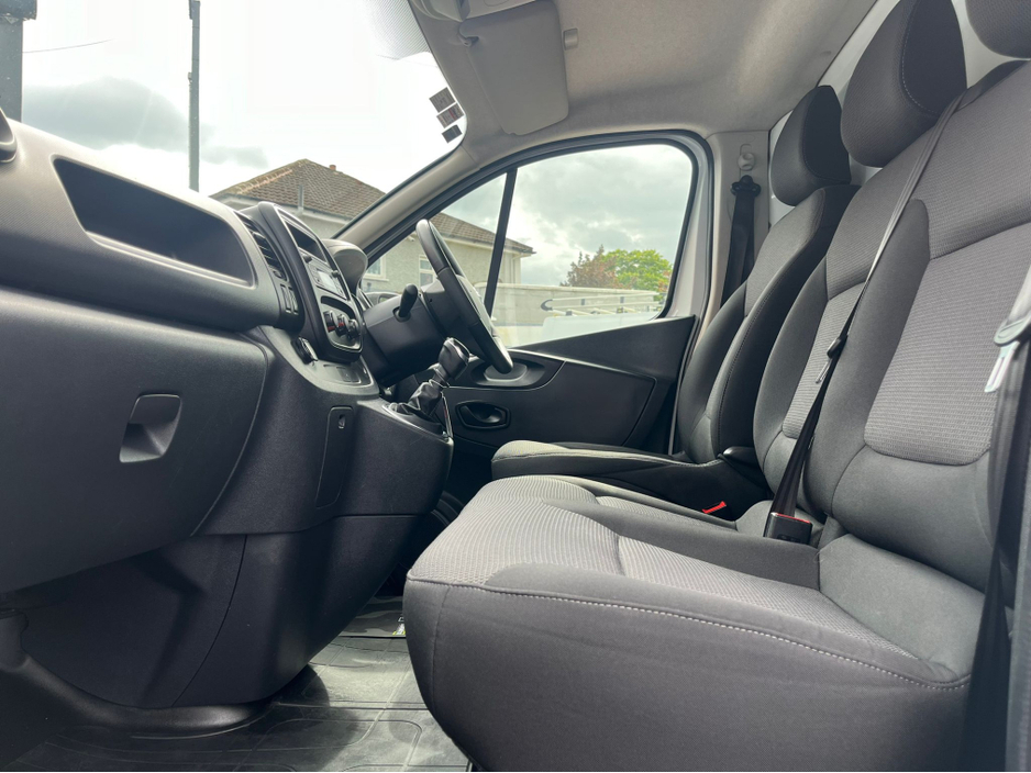 2020 Nissan NV300 2L Diesel For Sale Images