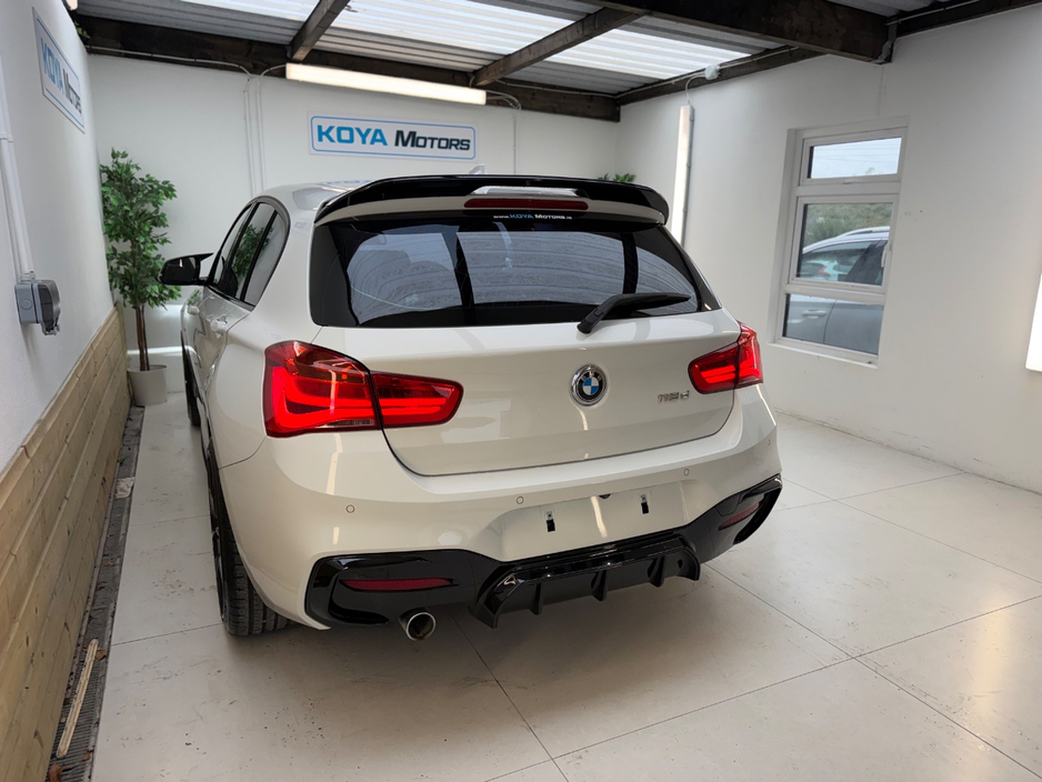 BMW 1 Series 118D 2.0 DIESEL M-SPORT PRO PLUS M-PERFORMANCE AUTOMATIC // M3 CS ALLOY PACKAGE INCLUDED // ALPINE WHITE METALLIC // LED MATRIX LIGHTING // LANE DEPARTURE ASSIST // PRO MEDIA PACK // CRUISE CONTROL — thumbnail 15