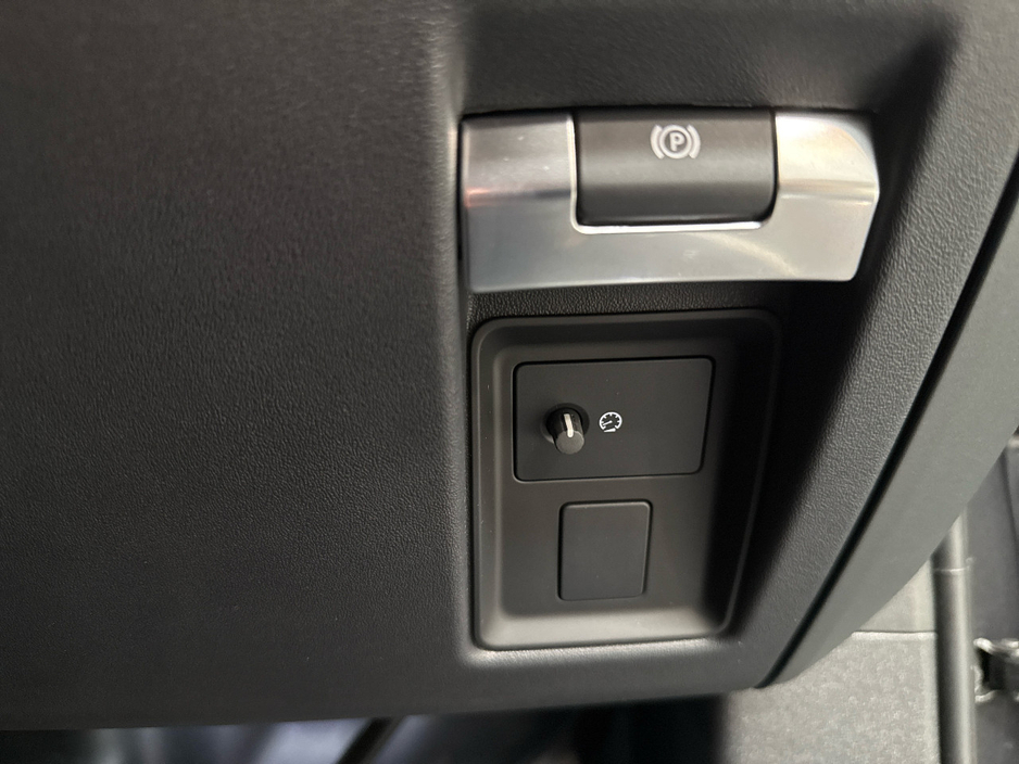2026 Land Rover Defender 3L Diesel For Sale Images