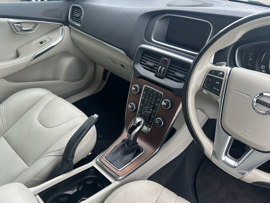 2017 Volvo V40 2L Diesel For Sale Images