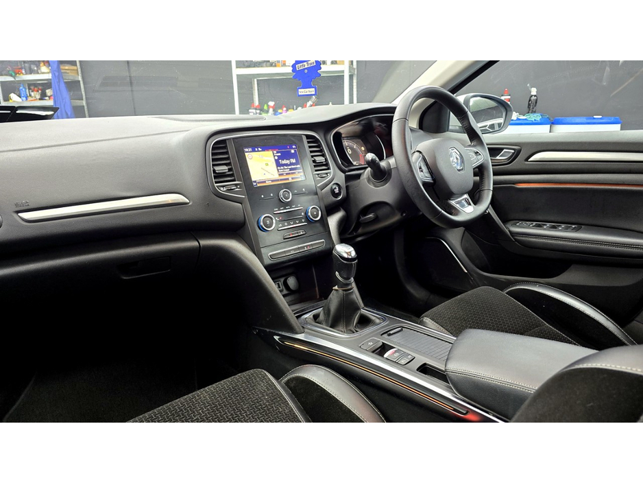 Renault Megane DYNAMIQUE NAV DCI 110 4DR — thumbnail 17