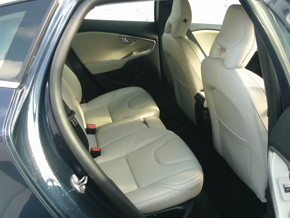 2014 Volvo V40 1.6L Diesel For Sale Images