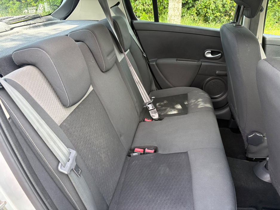 2011 Renault Clio 1.1L Petrol For Sale Images