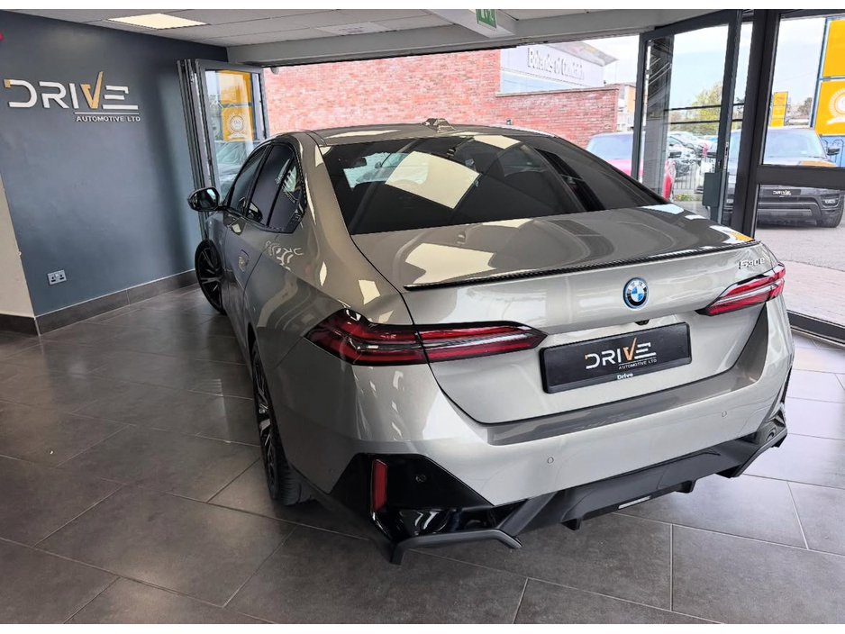 2026 BMW 5 Series 2L Hybrid For Sale Images