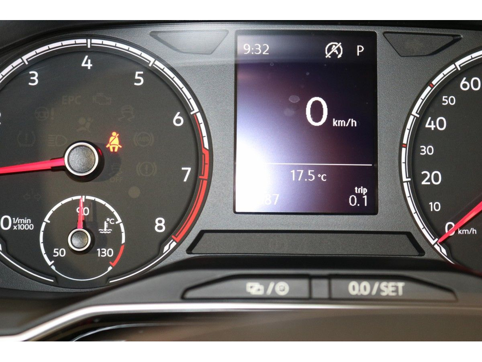 Volkswagen Polo Automatic Comfortline 1.0L Petrol Hatchback — thumbnail 15