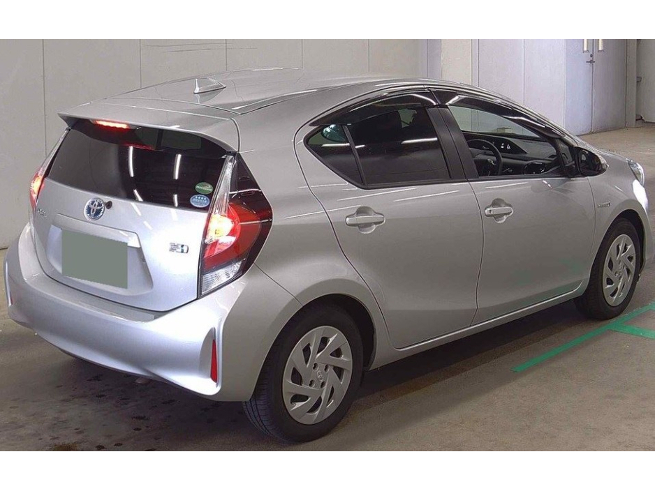Toyota Aqua 1.5 Petrol Hybrid Auto — thumbnail 4