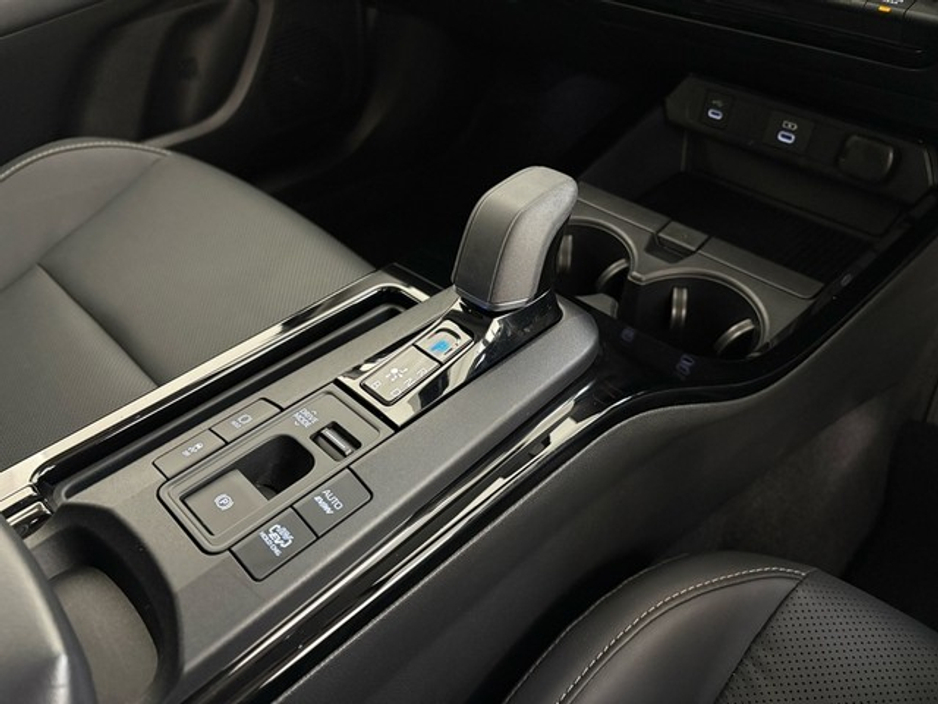 Toyota Prius Plug-In Hybrid — thumbnail 17