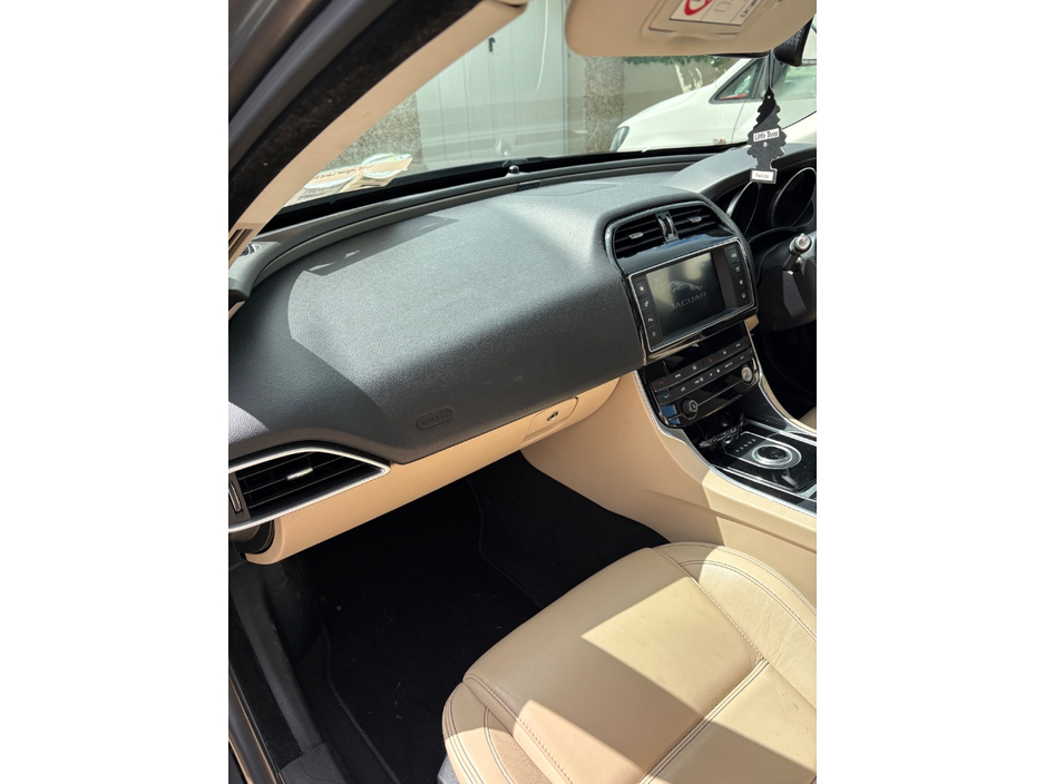 Jaguar XE MY 2.0 D PRESTIGE 163PS 4DR — thumbnail 11