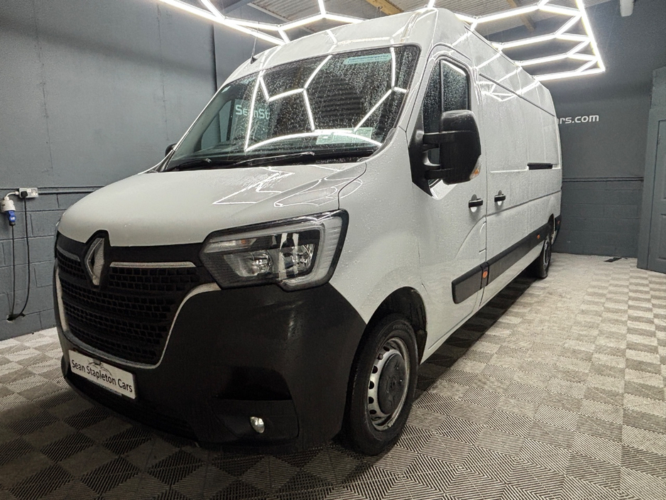 2022 Renault Master