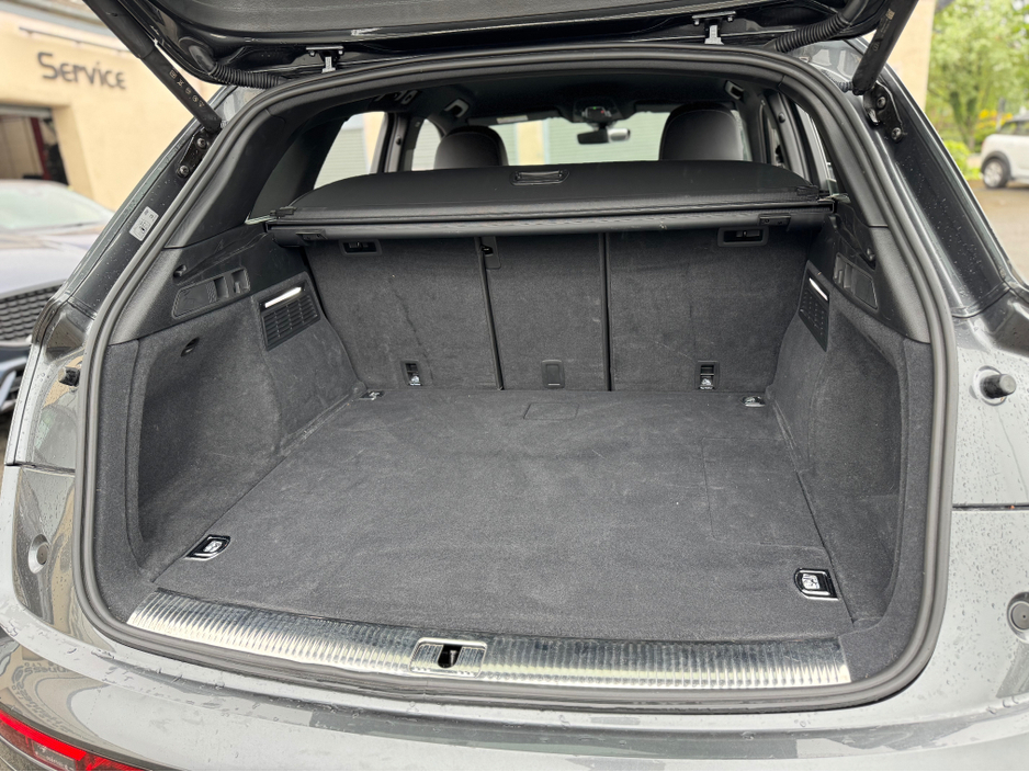 2023 Audi Q5 2.0L Petrol Plug-in Hybrid For Sale Images
