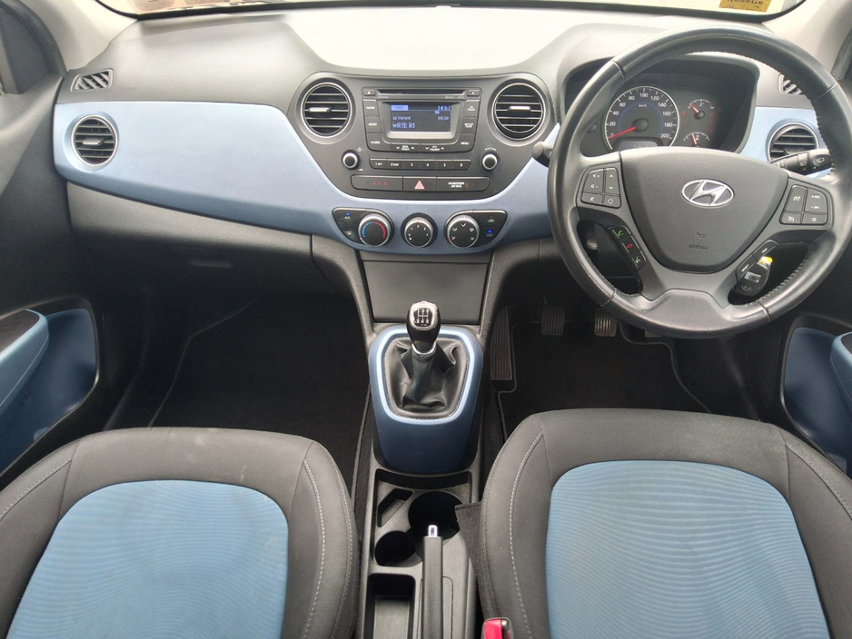 Hyundai i10 DELUXE - Only 54,000 Km - 1 Owner From New - — thumbnail 5