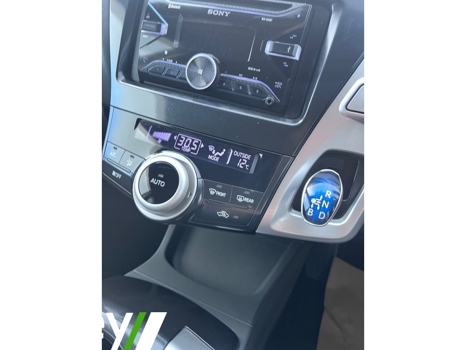 2014 Toyota Prius 1.8L Petrol Hybrid For Sale Images