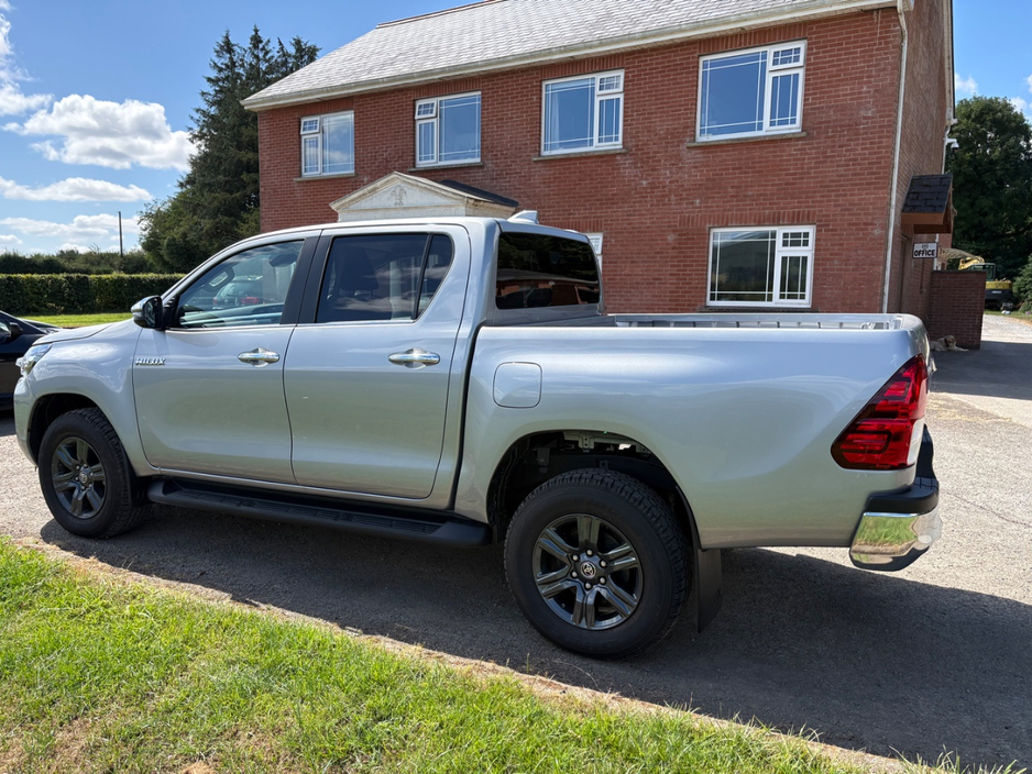 2025 Toyota Hilux 2.8L Diesel For Sale Images
