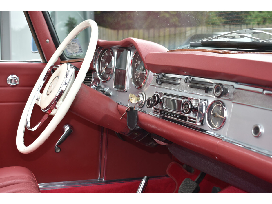 1967 Mercedes-Benz 250 2.5L Petrol For Sale Images