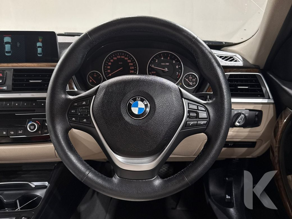 BMW 3 Series 330e 2.0 HYBRID - MULTI FUNCTION STEERING WHEEL - CRUISE CONTROL - LANE KEEP ASSIST - HEATING / AC CONTROLS - HEATED SEATS - REVERSE CAMERA - ELECTRIC — thumbnail 15