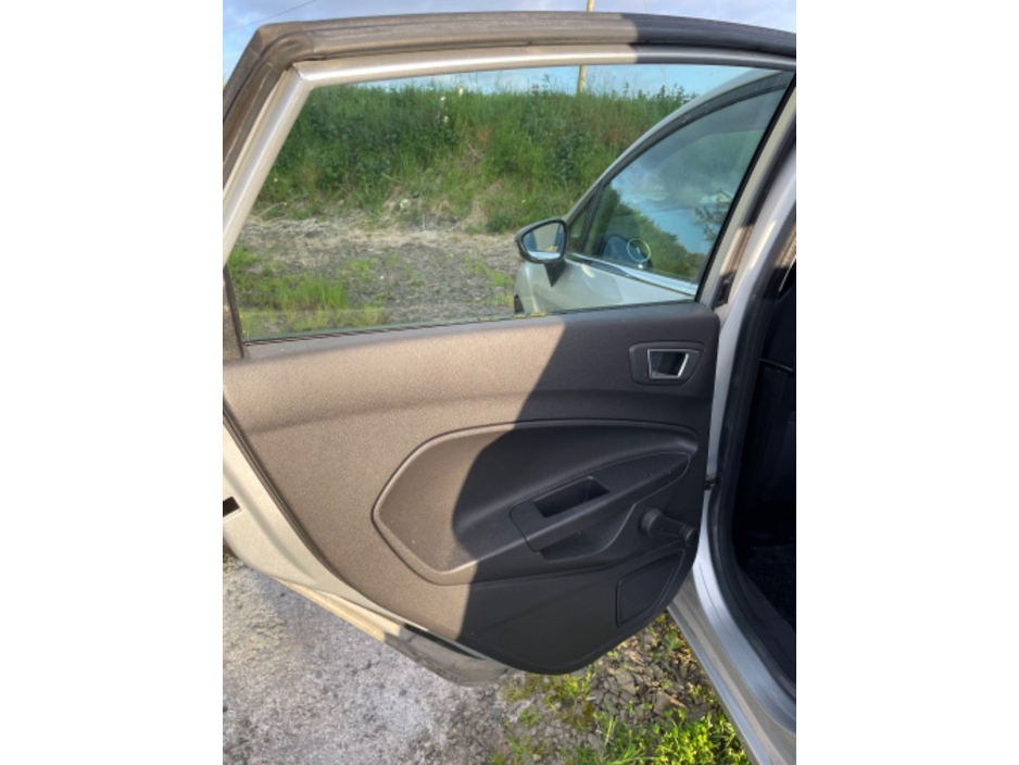 Ford Fiesta 1.5 Zetec Hatchback Diesel Manual (75bhp) — thumbnail 5