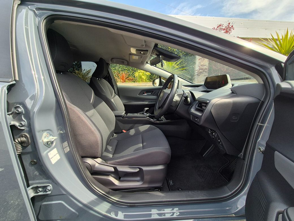 Toyota Prius 2.0 HEV / G-PACK HIGH SPEC / LOW MILEAGE / TAX €150 — thumbnail 13