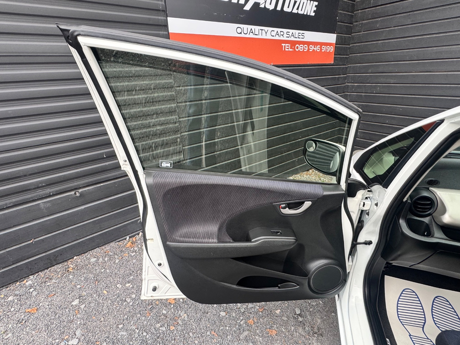 Honda Fit 1.3 HYBRID 5DR AUTO — thumbnail 14